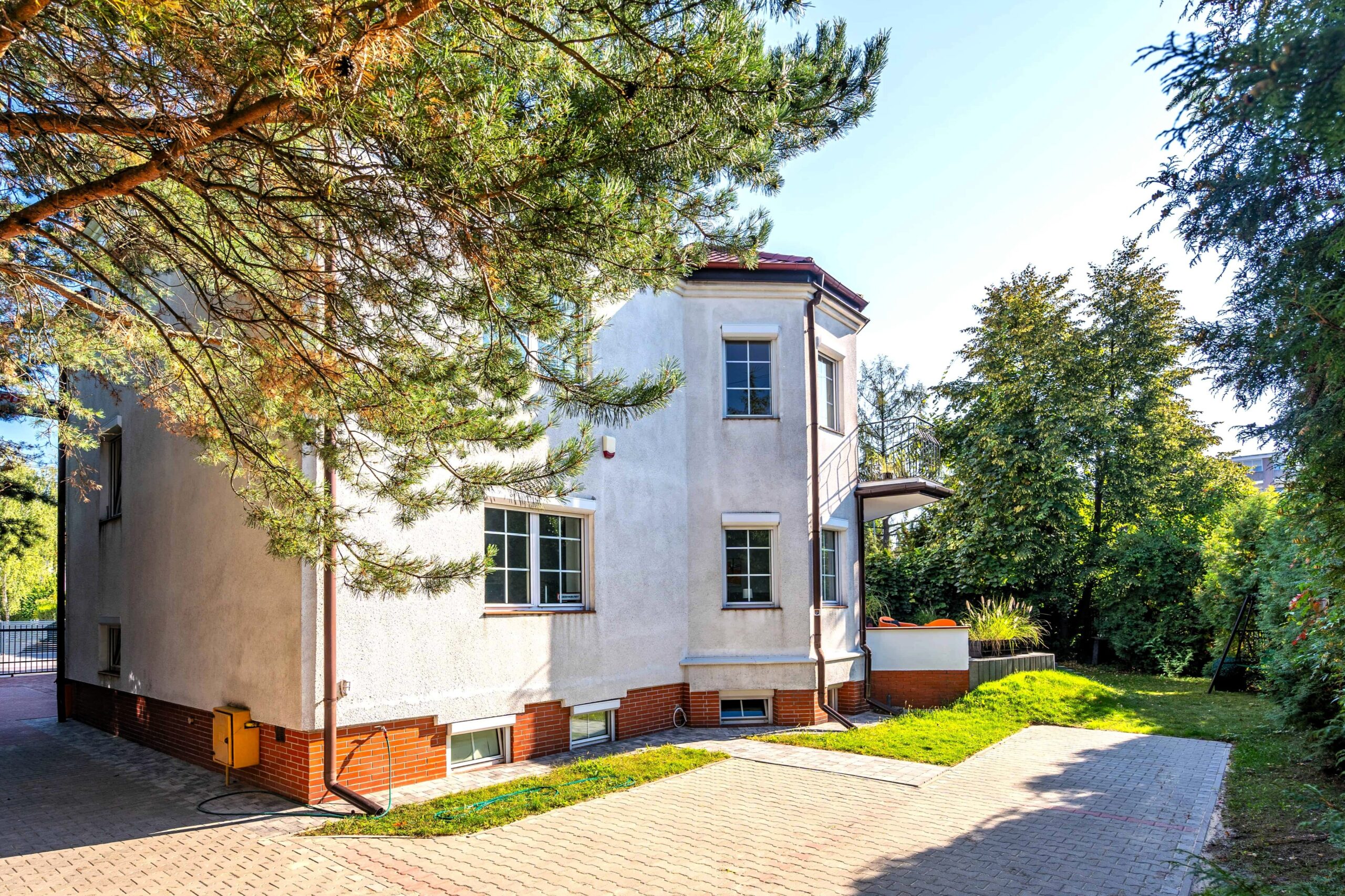 Dom na sprzedaż, który był równocześnie biurem